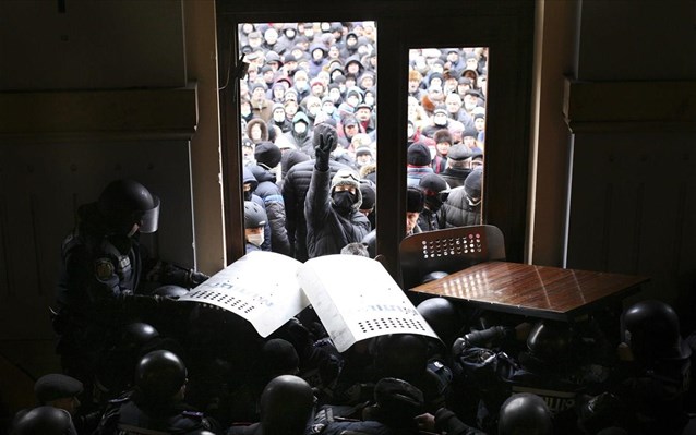 Η ουκρανική αντιπολίτευση δηλώνει ότι η κυβέρνηση θα βγάλει τον στρατό στους δρόμους - Media