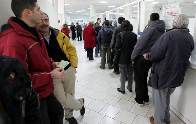 Αποχαιρετισμός του χρόνου με συνωστισμούς και ουρές - Media