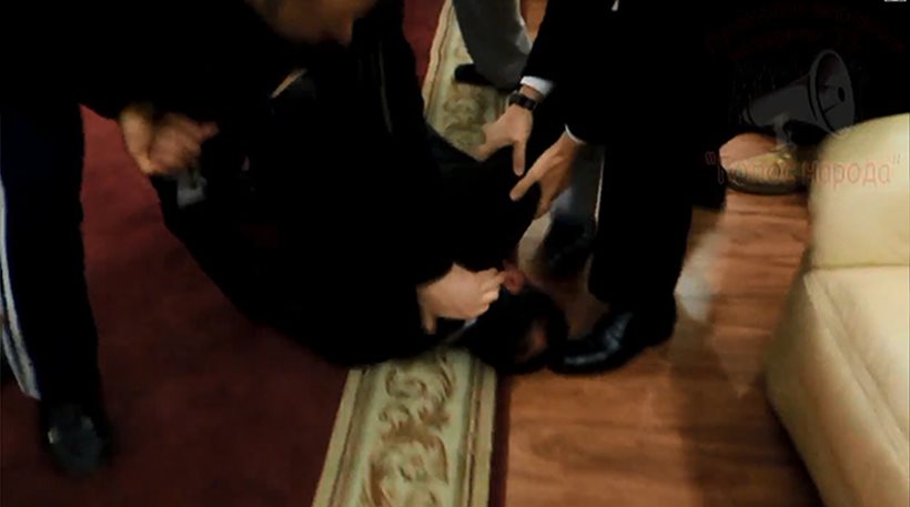 Απειλούν και συλλαμβάνουν on camera Ουκρανό βουλευτή (Video) - Media