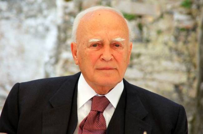 Παπούλιας: Ο ελληνικός λαός αξίζει κάτι περισσότερο - Media