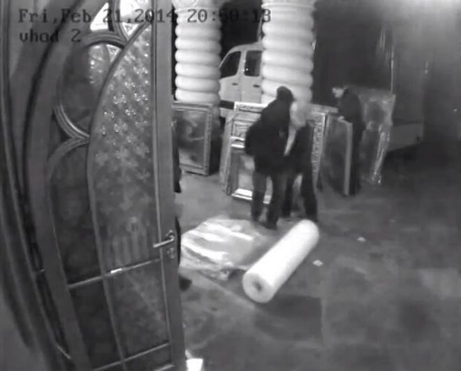 Τα πήρε όλα κι έφυγε ο Γιανουκόβιτς (Video) - Media