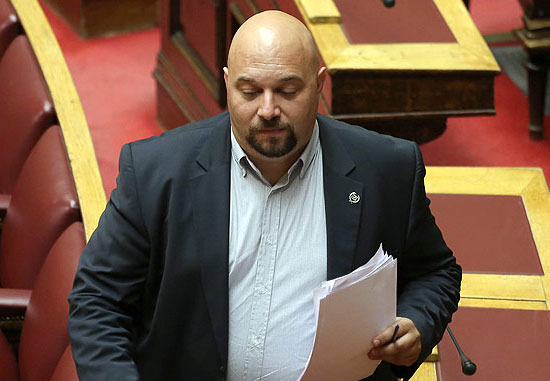 Χρυσαυγίτικη «παράσταση» στη Βουλή για το τέμενος στην Αθήνα  - Media