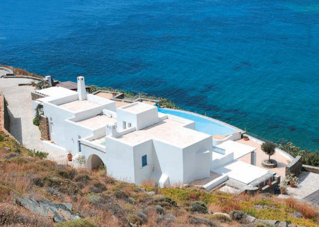 «Κόκκινη κάρτα» έβγαλε (ξανά) το διαδίκτυο στον Στουρνάρα! - Media