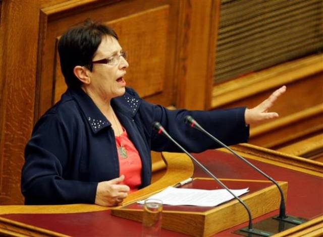Αλέκα Παπαρήγα: O Τσίπρας θα σηκώσει τα φουστάνια της Μέρκελ;  - Media