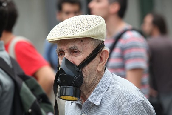 Economist: Πάρα πολύ πιθανή κοινωνική έκρηξη στην Ελλάδα το 2014 - Media