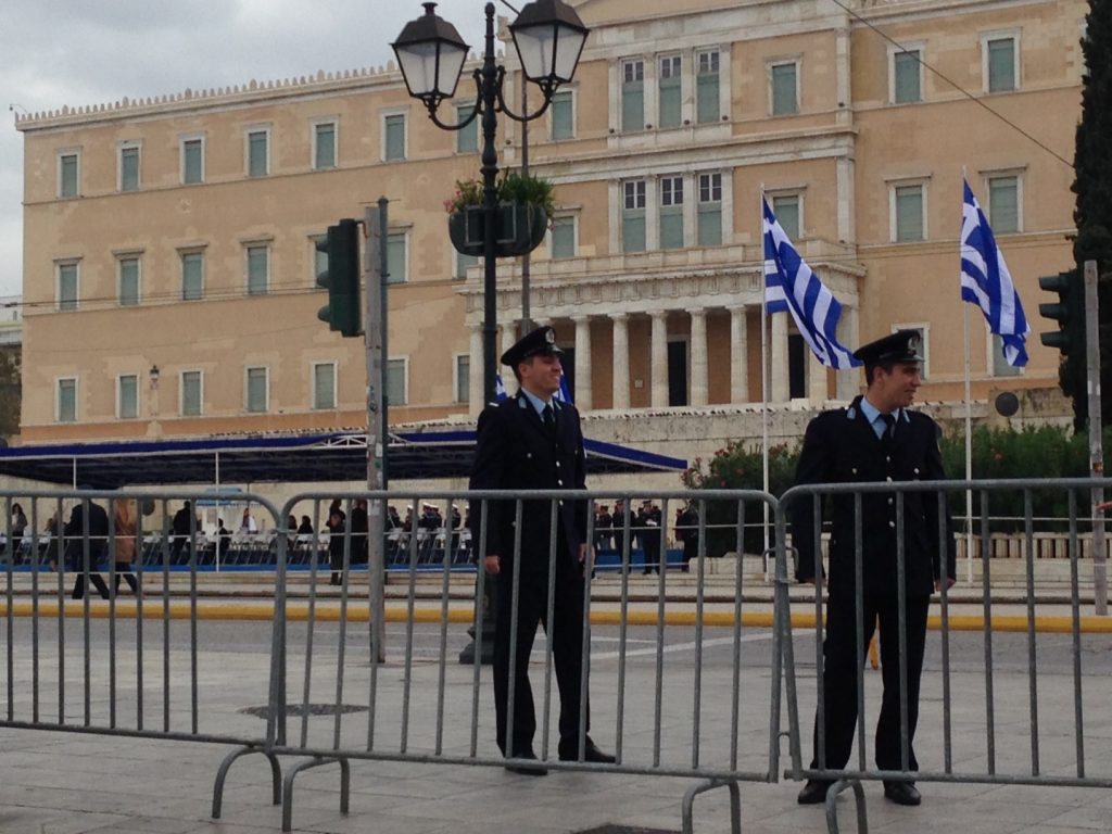 Οργή γονέων για τα μέτρα ασφαλείας των «πριβέ» παρελάσεων (Video + Photos) - Media