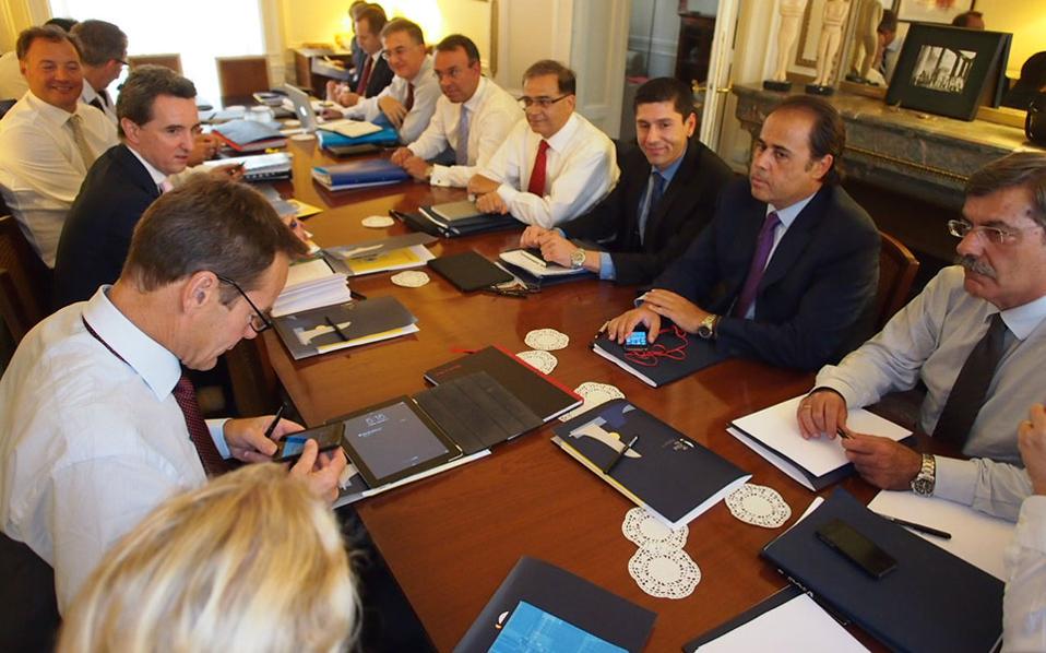 Τα δύσκολα θέματα στις σημερινές συζητήσεις στο Παρίσι - Media