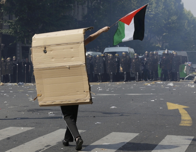 Συγκρούσεις στο Παρίσι σε απαγορευμένη πορεία υπέρ των Παλαιστινίων - Media