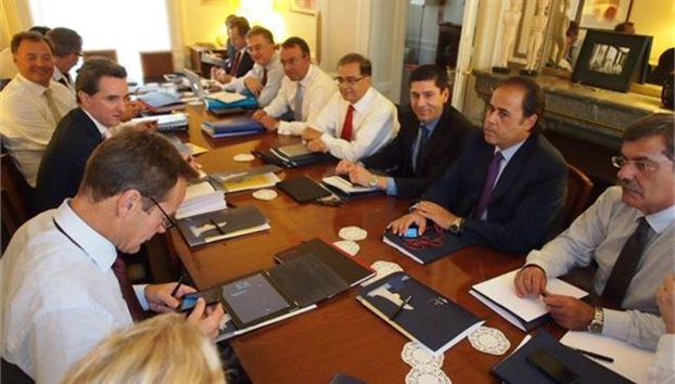Το μεσημέρι το ραντεβού με την τρόικα στο Παρίσι - Media