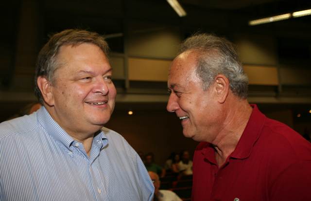 ΠΑΣΟΚ:  Η τελευταία μαζική έξοδος - Media