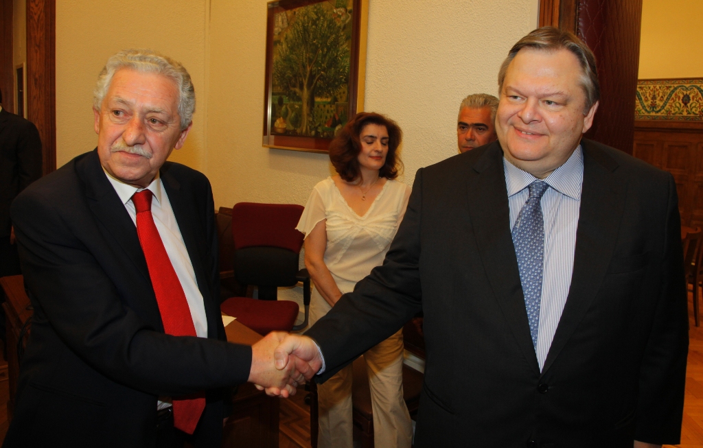 Πυρετός σε ΠΑΣΟΚ και ΔΗΜΑΡ εν όψει σύσκεψης - Media