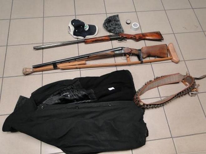 Προσάρμοσε καραμπίνα σε... πατερίτσα - Media