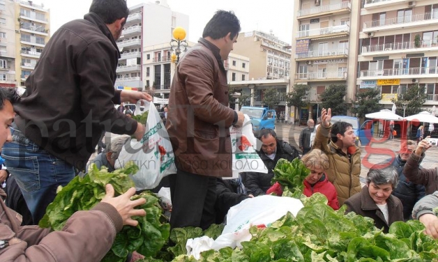 Μοίρασαν τα προϊόντα τους οι αγρότες - Media