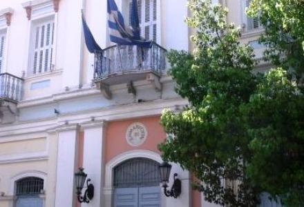 Κατάληψη στο δημαρχείο της Πάτρας από εργαζόμενους στο δήμο - Media