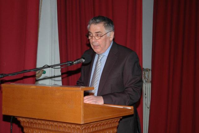 Σε ποιους «χρεώνει» τα εξάμηνα ο Πελεγρίνης ;
 - Media