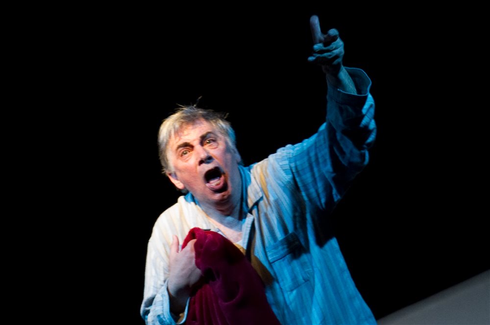 Ντροπή και θλίψη - Media