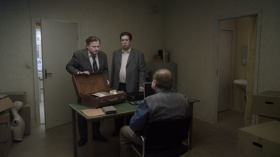 Ένα περιστέρι έκατσε σε ένα κλαδί συλλογιζόμενο την ύπαρξή του - Media