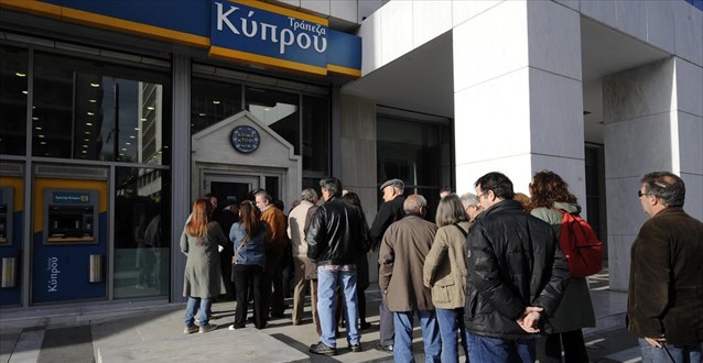 Άνοιξαν οι τράπεζες στην Κύπρο - Media