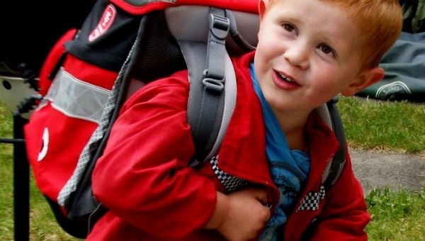 Η Βουλή «ζυγίζει» τη σχολική τσάντα - Media