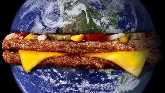 2,5 πλανήτες τρώει στην καθισιά του ο Έλληνας! - Media