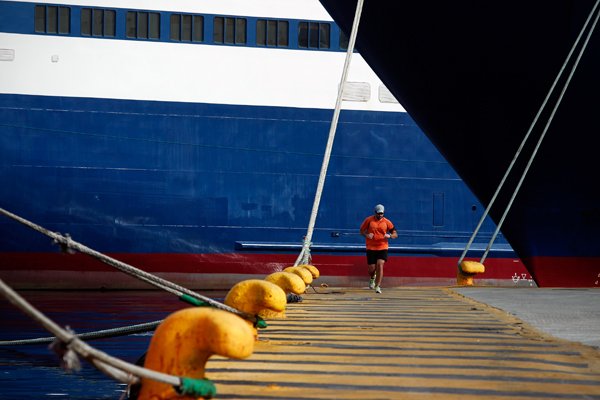 Μπλοκάρει τον απόπλου πλοίων η ΠΝΟ ζητώντας την καταβολή δεδουλευμένων  - Media