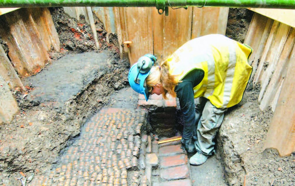 Αρχαιολόγοι με 500 ευρώ; - Media