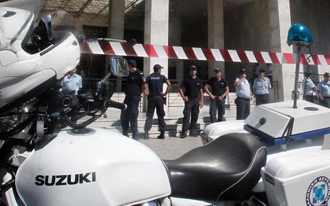 Αστυνομικές έρευνες σε γραφεία βουλευτών της Χ.Α - Media