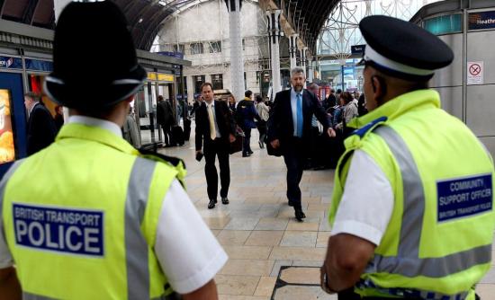 Συνελήφθη 18χρονος στη Βρετανία ως ύποπτος για βομβιστική επίθεση - Media