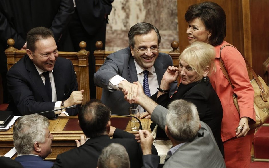 Εννέα στους δέκα Έλληνες δεν εμπιστεύονται κυβέρνηση και Βουλή, λέει το Ευρωβαρόμετρο - Media
