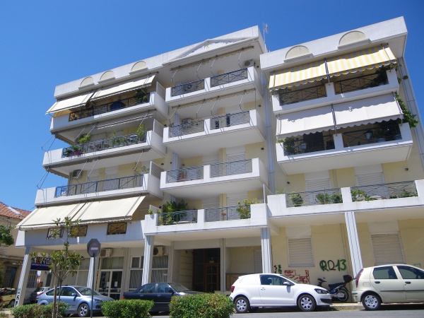 Αλεξανδρούπολη: Διαχειριστής κλείδωσε τους ενοίκους μέσα στην πολυκατοικία - Media