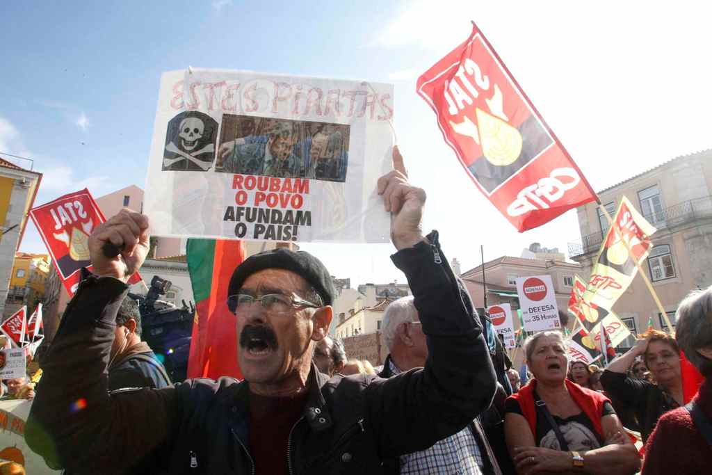 Στους δρόμους οι Πορτογάλοι κατά της λιτότητας - Media