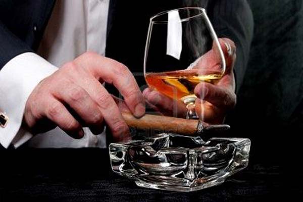 Μήπως πρέπει να το γυρίσουμε στα πούρα; - Media