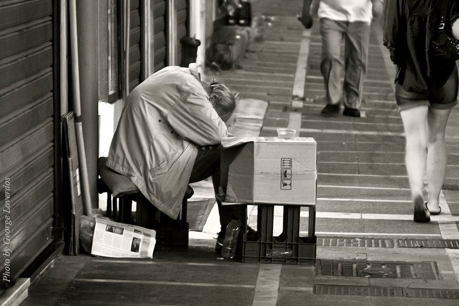Φτωχός ένας στους τέσσερις Έλληνες - Media