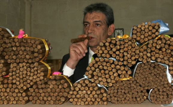 Πούρα 5.300 ευρώ για δημόσιες σχέσεις στο ΥΠΑΝ - Media