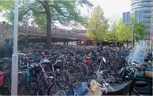 Μποτιλιάρισμα από τα ποδήλατα στο Άμστερνταμ! - Media