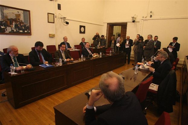 Στην προανακριτική ο Βενιζέλος - Media