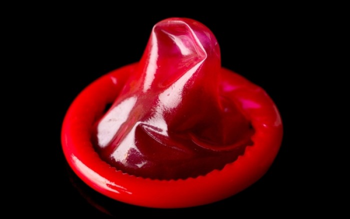 Το προφυλακτικό που φοριέται σε μόλις 3 δευτερόλεπτα (Video) - Media