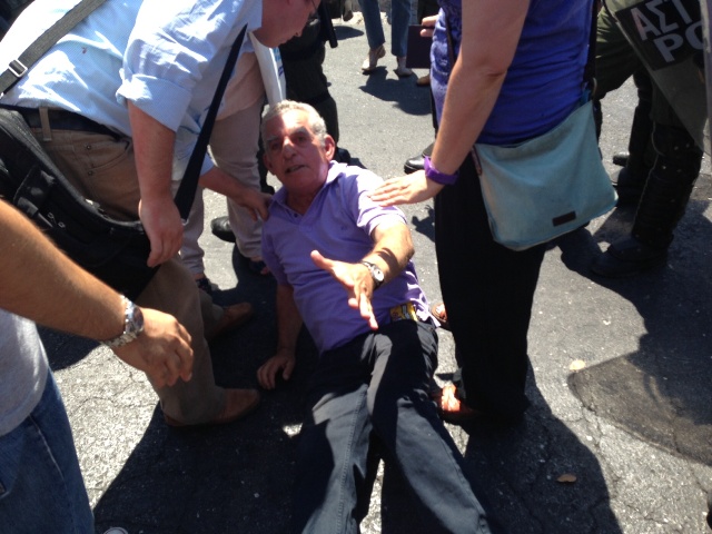 Επέμβαση των ΜΑΤ στα Προπύλαια - Media