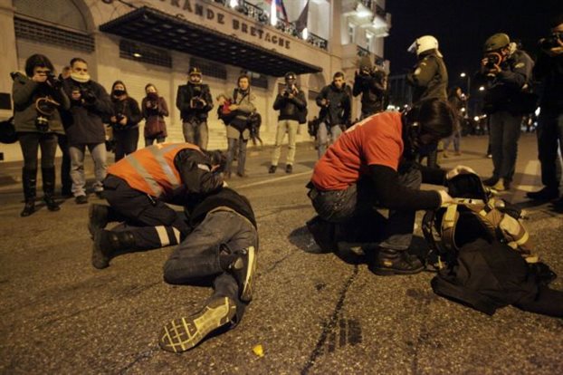 Ελεύθερος με περιοριστικούς όρους ο Τούρκος συλληφθείς στο αντιφασιστικό συλλαλητήριο  - Media