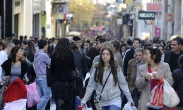 Τελευταία ψώνια για το 2013 σήμερα μέχρι τις 6 το απόγευμα - Media