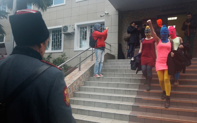 Οι Pussy Riot «ξαναχτυπούν»(Video) - Media