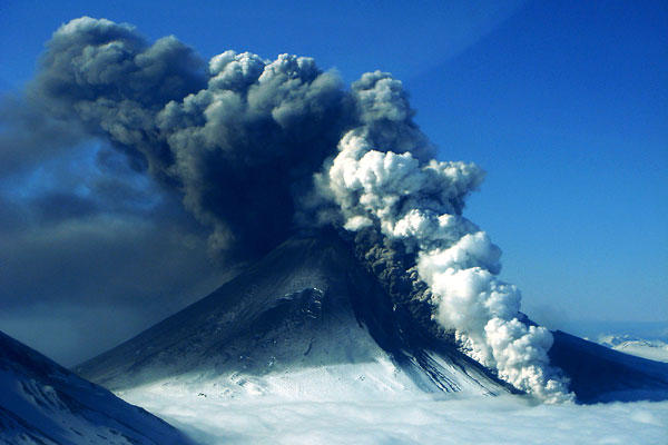 «Ξύπνησε» το ηφαίστειο Παβλόφ στην Αλάσκα (Video) - Media