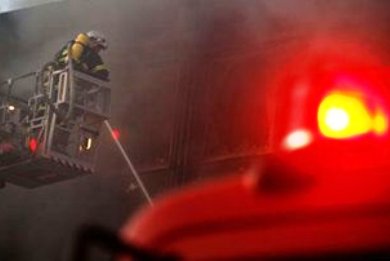 Πυρκαγιά σε μεταφορική εταιρεία στην Ελευσίνα - Media