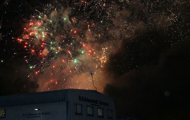 Πυρκαγιά σε εργοστάσιο πυροτεχνημάτων (Video) - Media