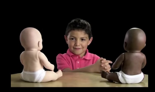Ο ρατσισμός μέσα από τα αθώα μάτια των παιδιών (Video) - Media