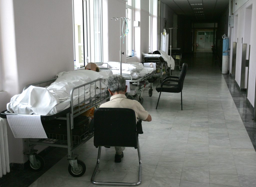 Τα νοσοκομεία «ναυαρχίδες» του ΕΣΥ γέμισαν με ράντζα
 - Media