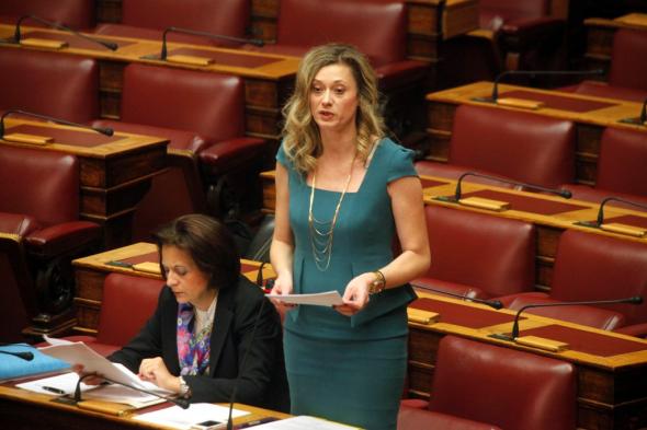 Καυγάς Ραχήλ – Τραγάκη στη βουλή - Media