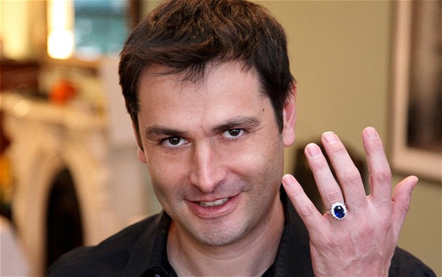 «Καλέ μου, θα με παντρευτείς;» - Τα ανδρικά δαχτυλίδια αρραβώνων (Video) - Media