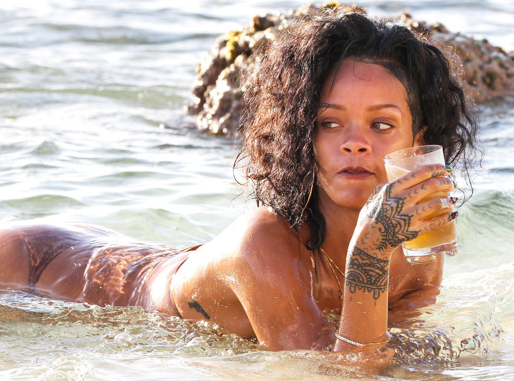 Η... γυμνή - στήθος με στήθος - κόντρα της Rihanna (Video - Photos) - Media