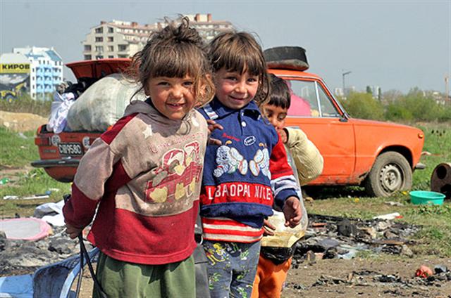 Ξανά στο προσκήνιο η εξαφάνιση 502 παιδιών Ρομά στις αρχές του 2000 - Media